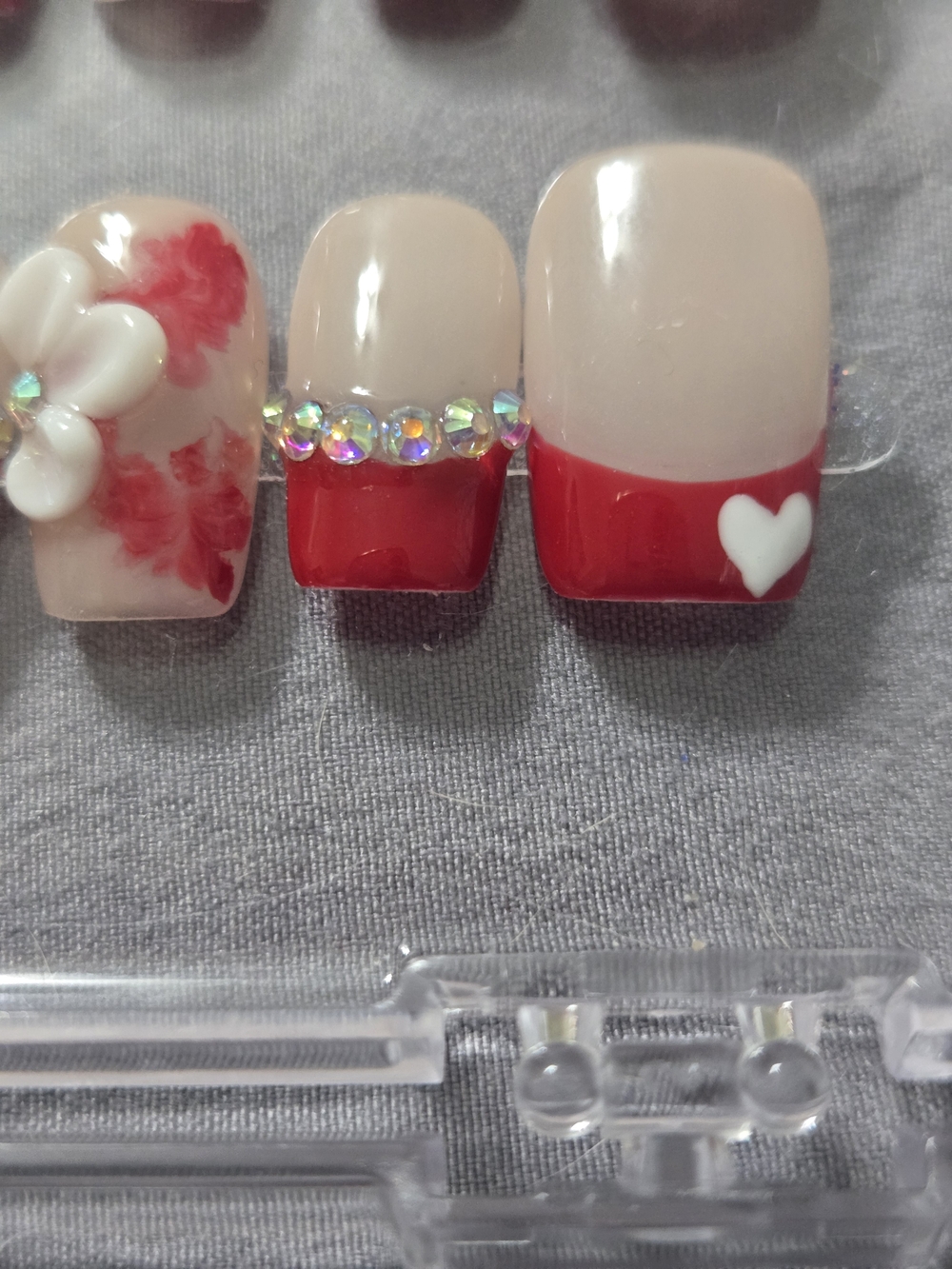 Red Floral Accent Press-On Nails with Rhinestone Band - Picture 2 of 3